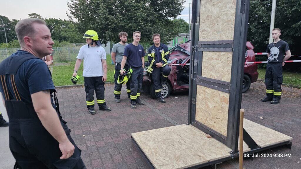GESIPA® FireBird zu Besuch bei der Feuerwehr 6 Uebungstuer 2024 07 08 4 1